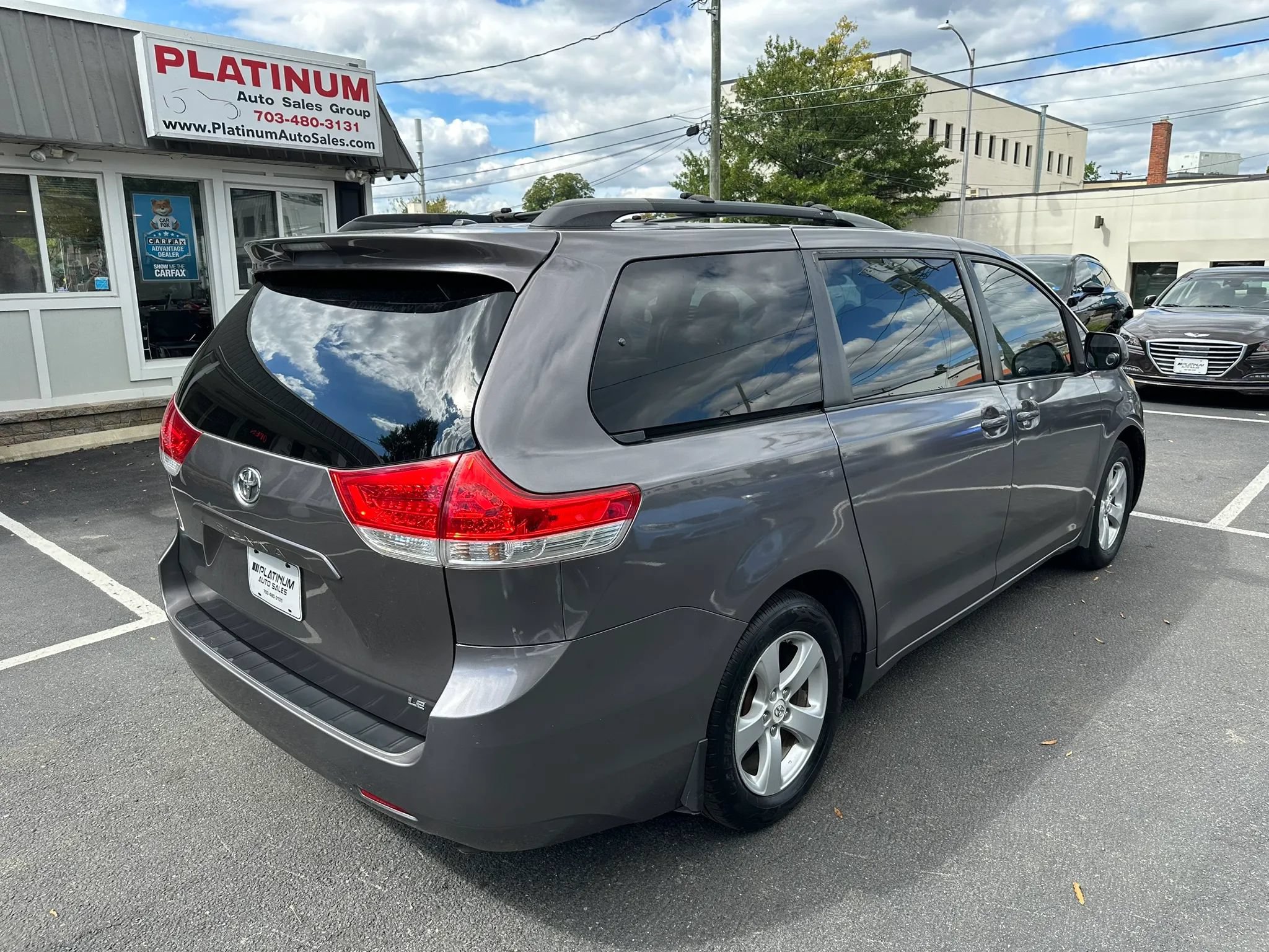 Used 2011 Toyota Sienna LE FWD image 5
