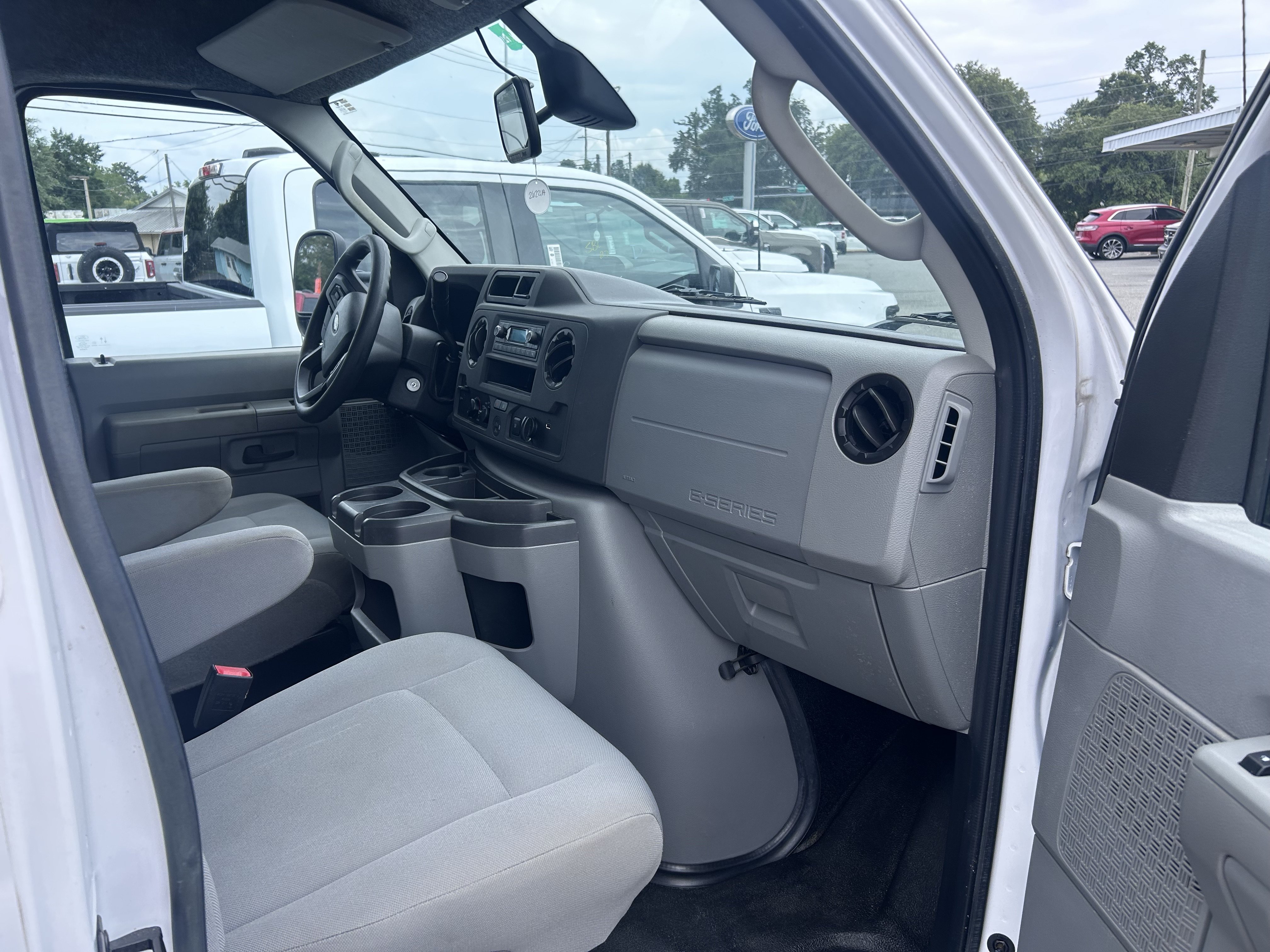 Used 2022 Ford E-350 and Econoline 350 Super Duty RWD image 9