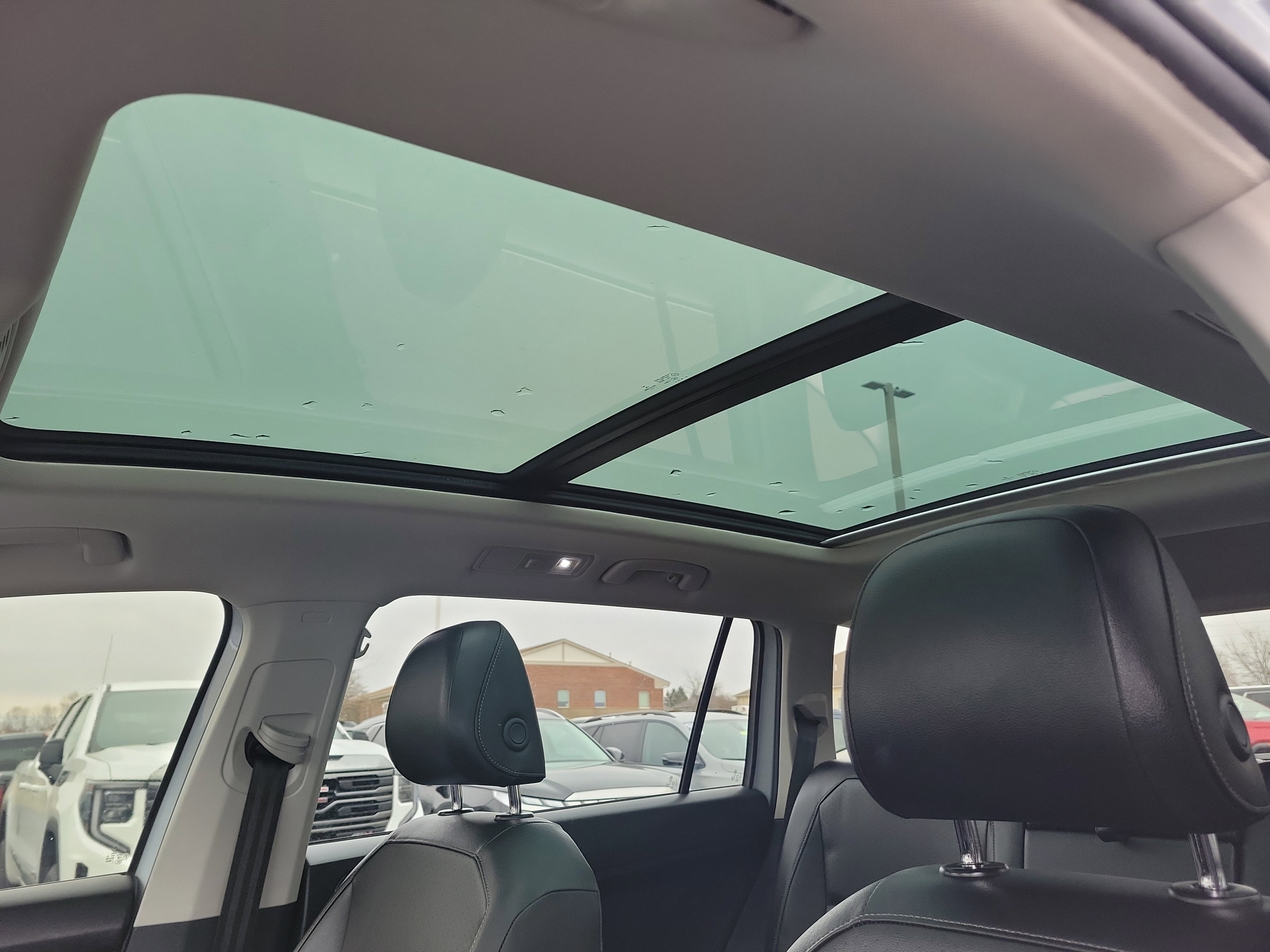 Used 2018 Volkswagen Tiguan SEL AWD/4WD image 18