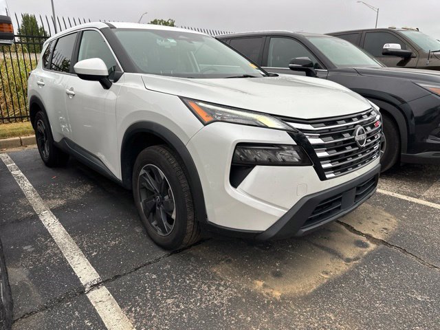 Used 2024 Nissan Rogue SV FWD image 1