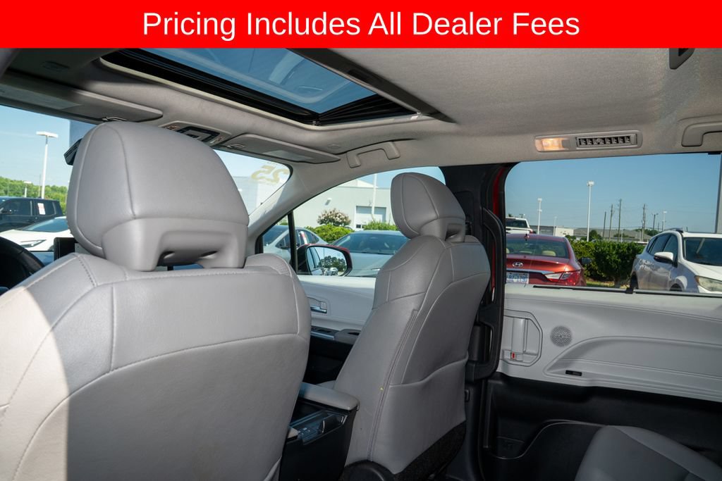 Used 2025 Toyota Sienna XLE FWD image 10
