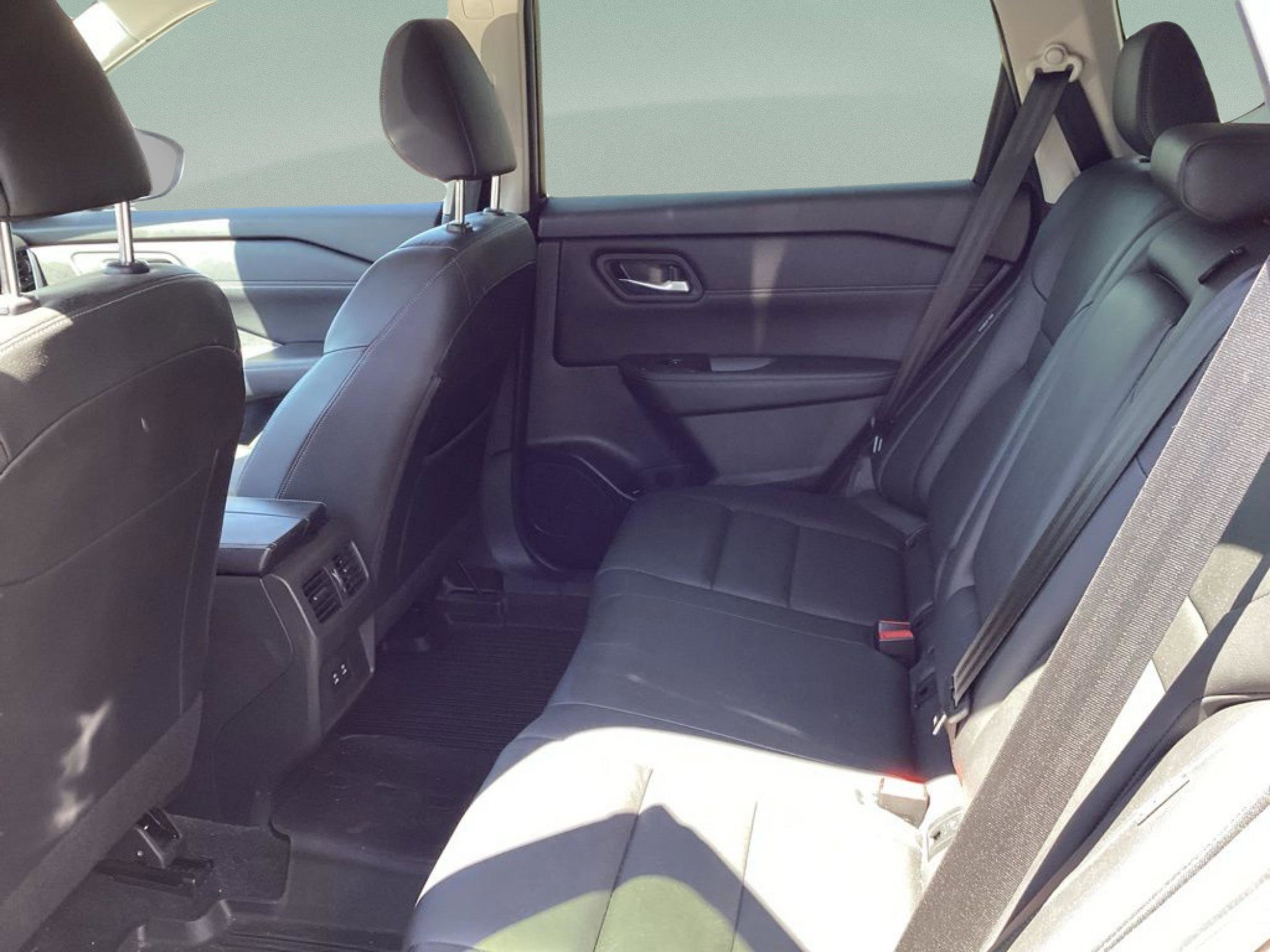 Used 2024 Nissan Rogue SL image 22