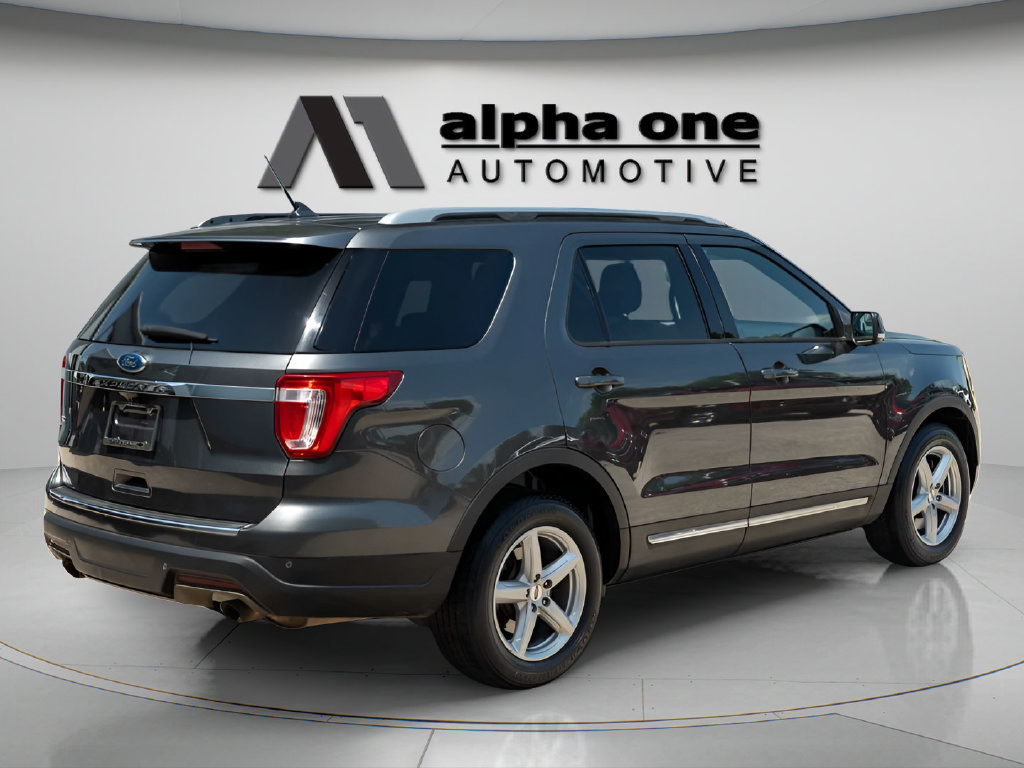 Used 2018 Ford Explorer XLT w/ Equipment Group 201A FWD image 7