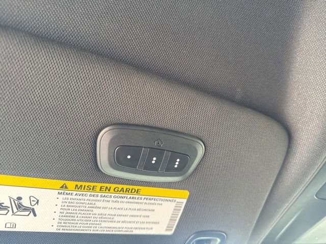 Used 2025 Chrysler Pacifica Select image 14