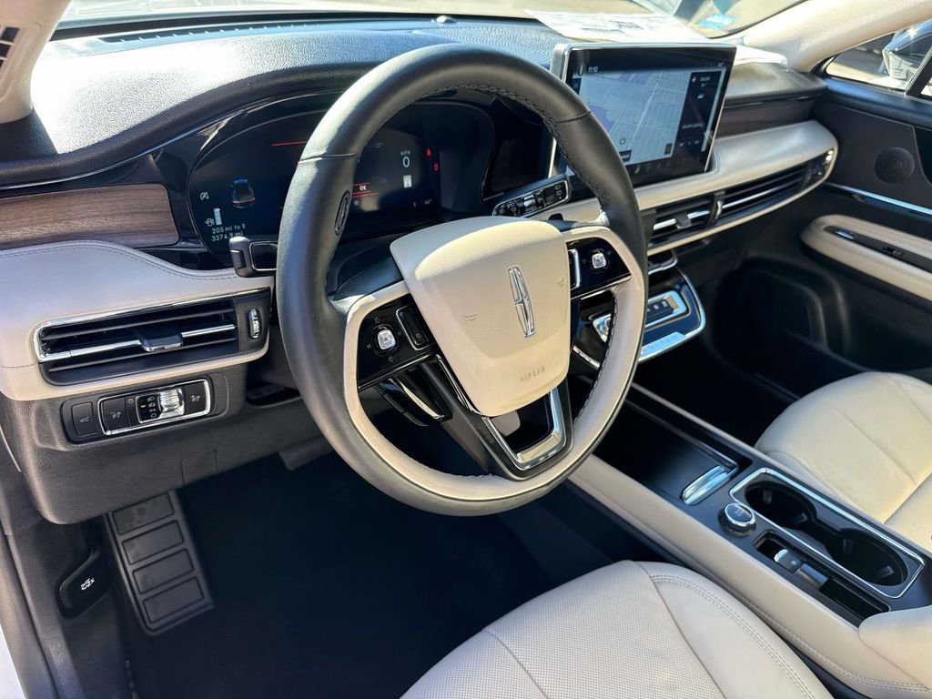 Used 2025 Lincoln Corsair Reserve image 26