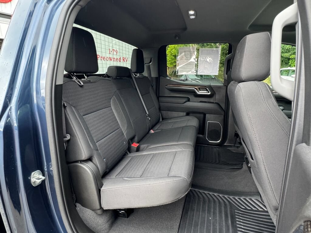 Used 2023 Chevrolet Silverado 1500 LT AWD/4WD image 19
