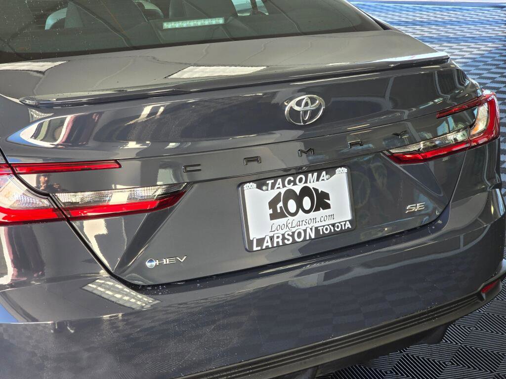 Used 2025 Toyota Camry SE image 12