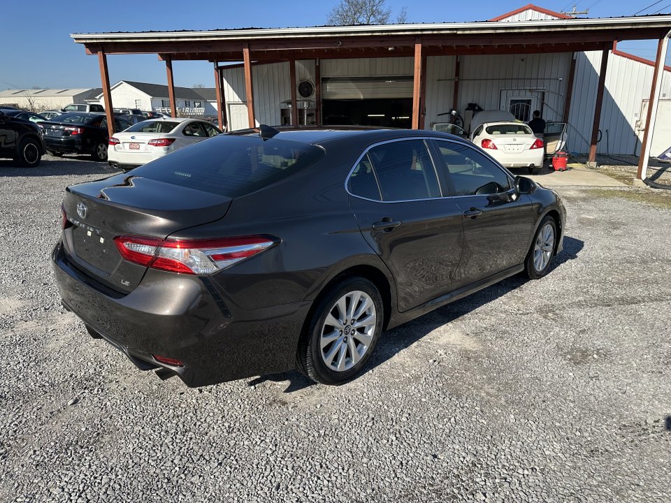 Used 2020 Toyota Camry LE image 5