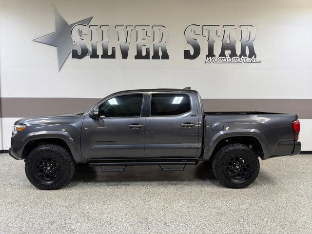 Used 2022 Toyota Tacoma SR5 w/ Technology Package image 1