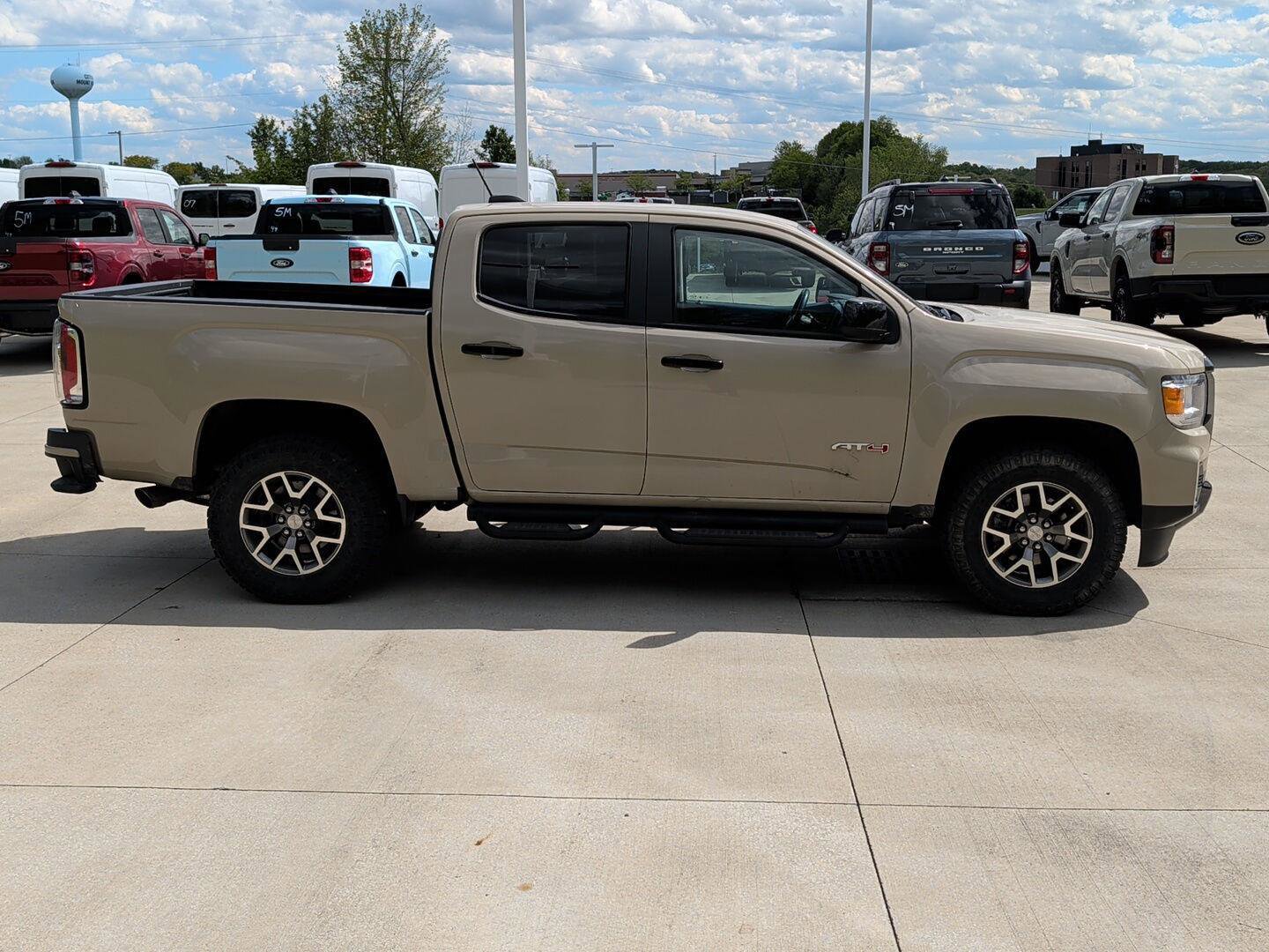 Used 2021 GMC Canyon AT4 w/ Driver Alert Package AWD/4WD image 4