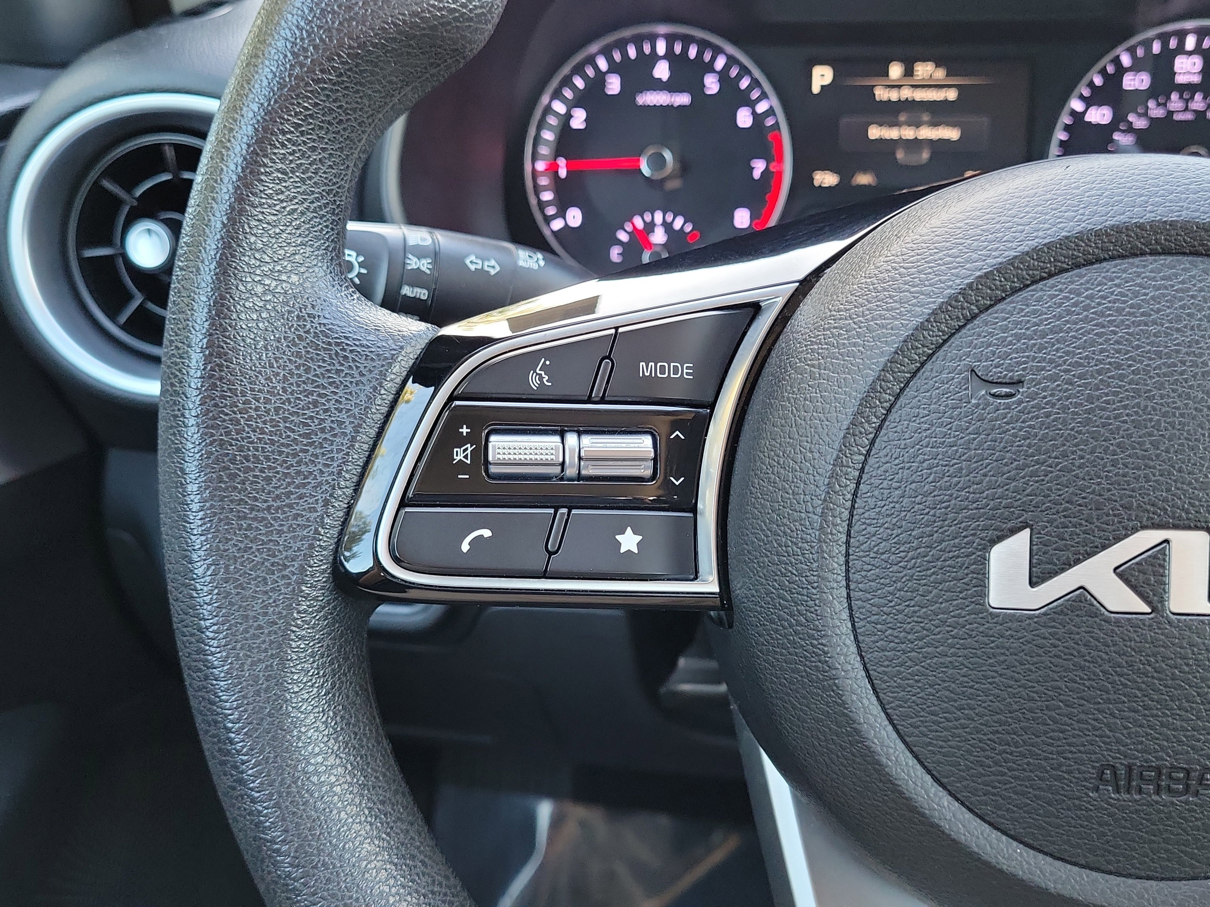 Used 2024 Kia Forte LXS image 18