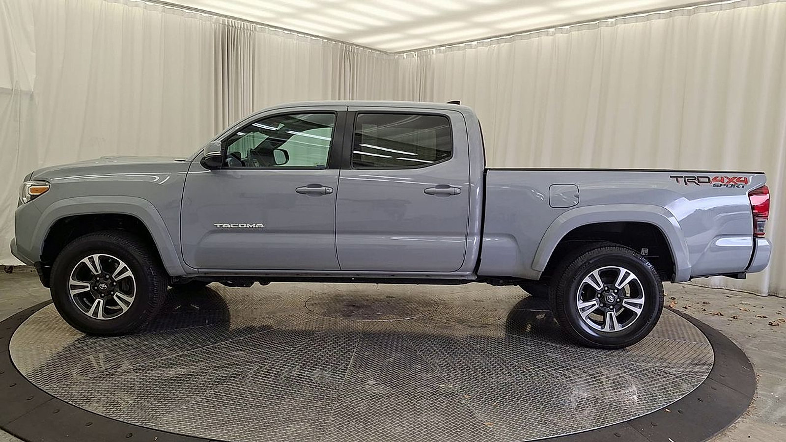Certified 2019 Toyota Tacoma TRD Sport AWD/4WD image 12