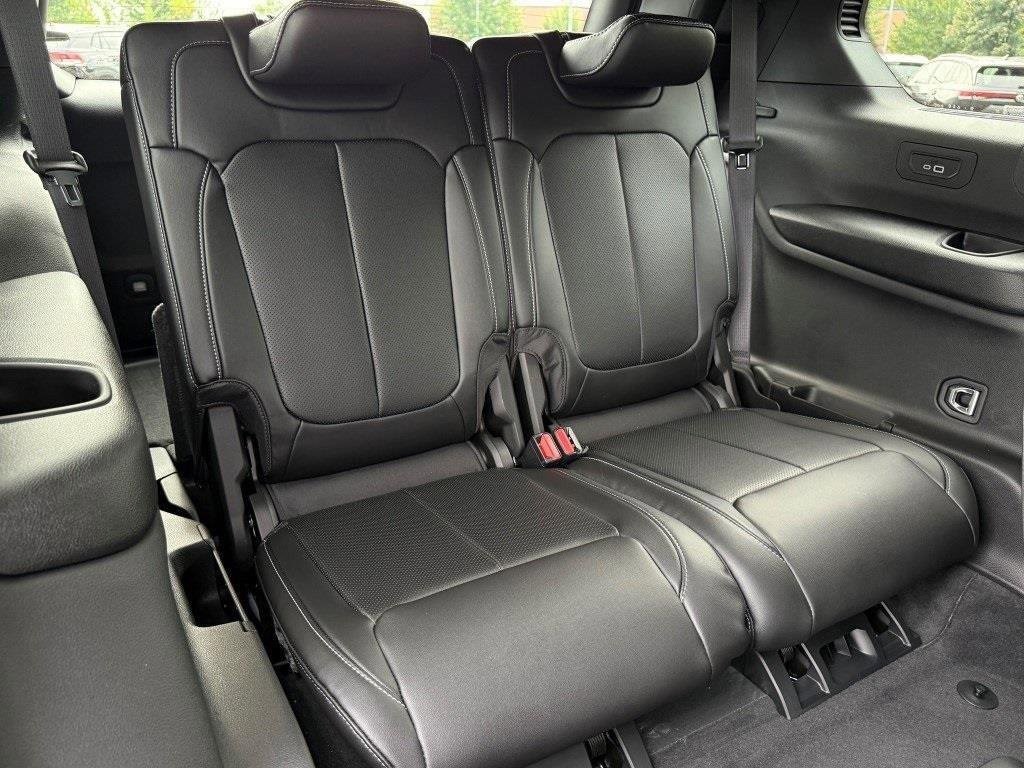 New 2025 Jeep Grand Cherokee L Limited w/ Luxury Tech Group II image 15