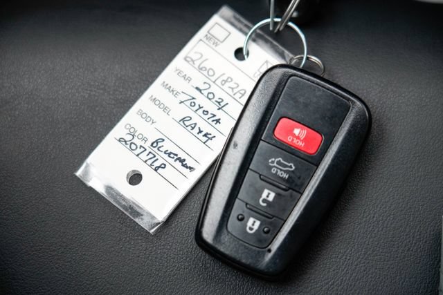 Used 2021 Toyota RAV4 XLE Premium AWD/4WD image 17