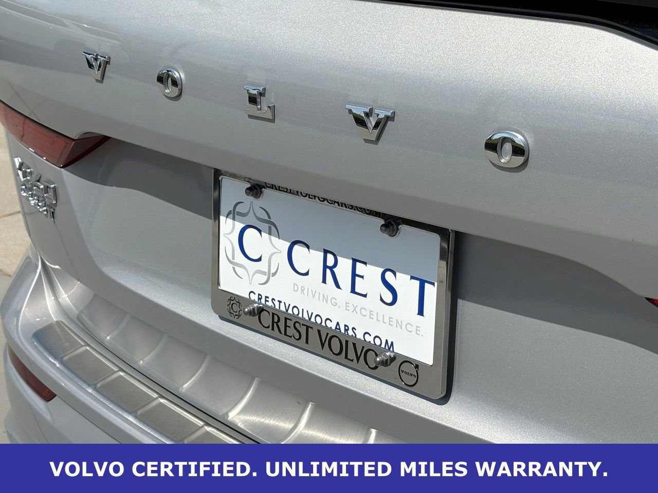 Certified 2023 Volvo XC60 B5 Ultimate w/ Climate Package image 8