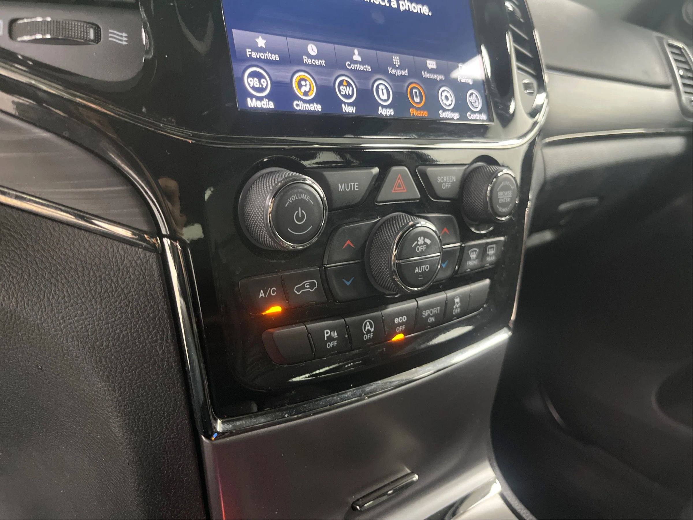 Used 2021 Jeep Grand Cherokee Limited X image 21