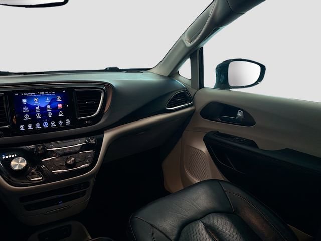Used 2017 Chrysler Pacifica Touring-L Plus image 21
