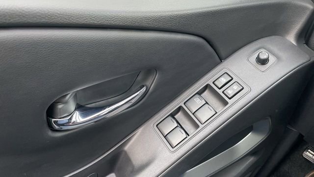 Used 2025 Nissan Frontier SV image 13