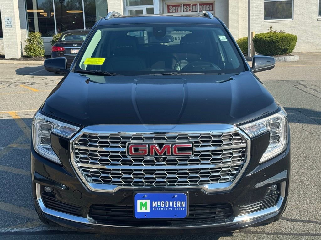 Used 2022 GMC Terrain Denali w/ Denali Premium Package AWD/4WD image 9