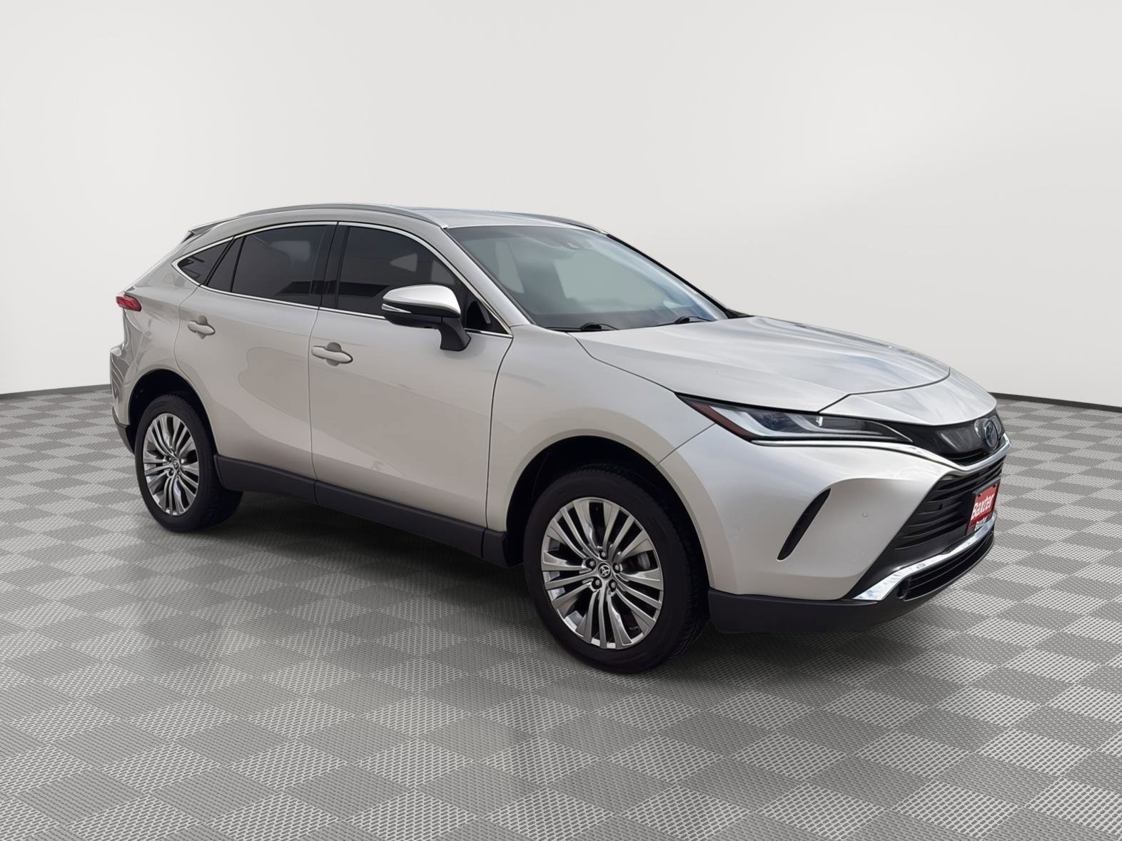 Used 2022 Toyota Venza XLE image 1