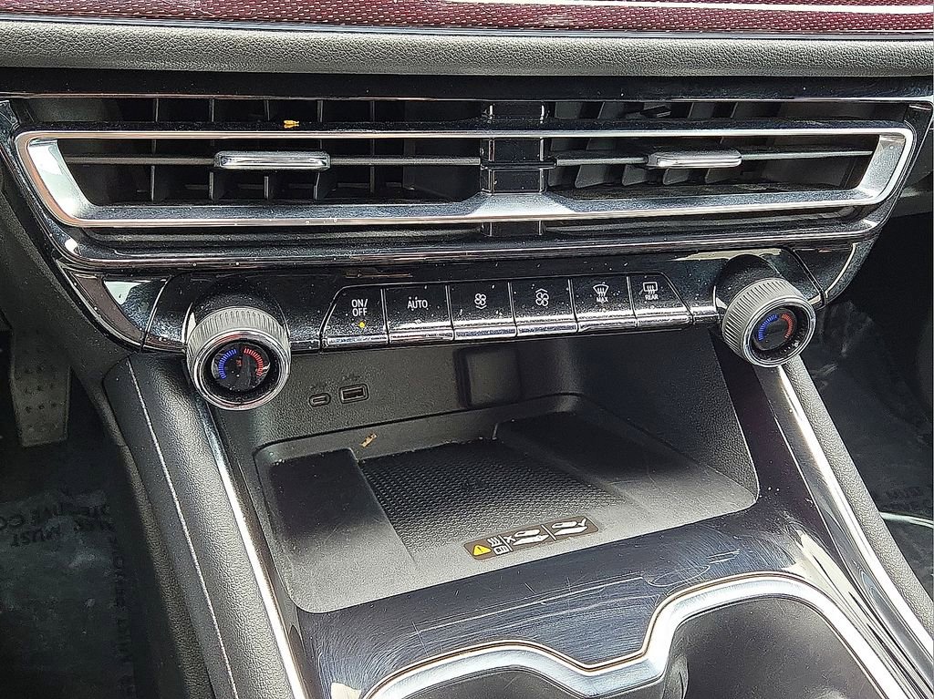 Used 2025 Chevrolet Traverse RS image 30