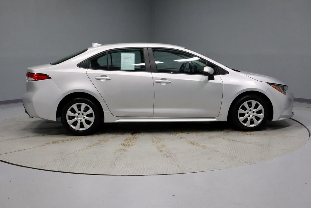 Used 2025 Toyota Corolla LE FWD image 12