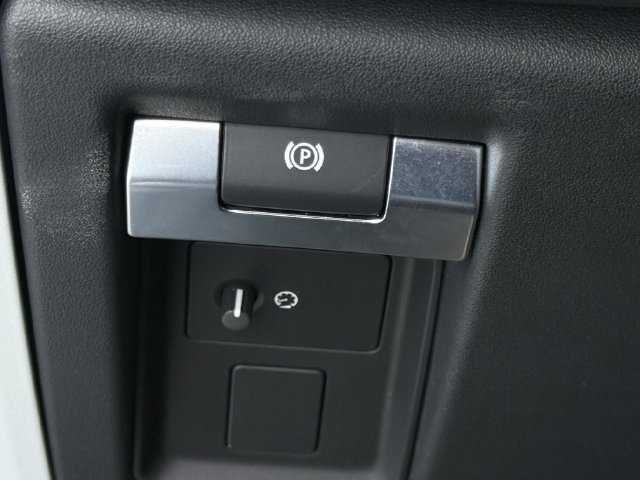 Used 2023 Land Rover Defender 130 SE AWD/4WD image 23