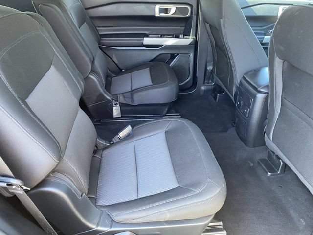 Used 2023 Ford Explorer XLT AWD/4WD image 12