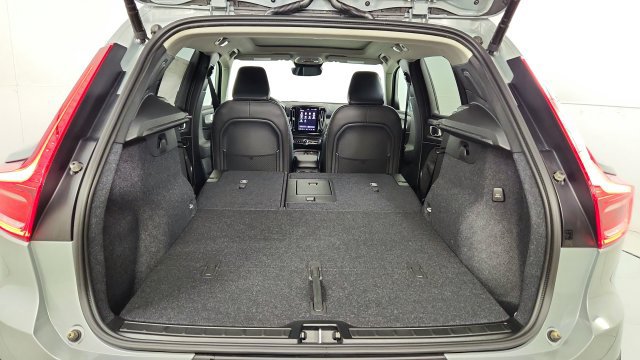 New 2026 Volvo XC40 B5 Plus w/ Protection Package Premier AWD/4WD image 42