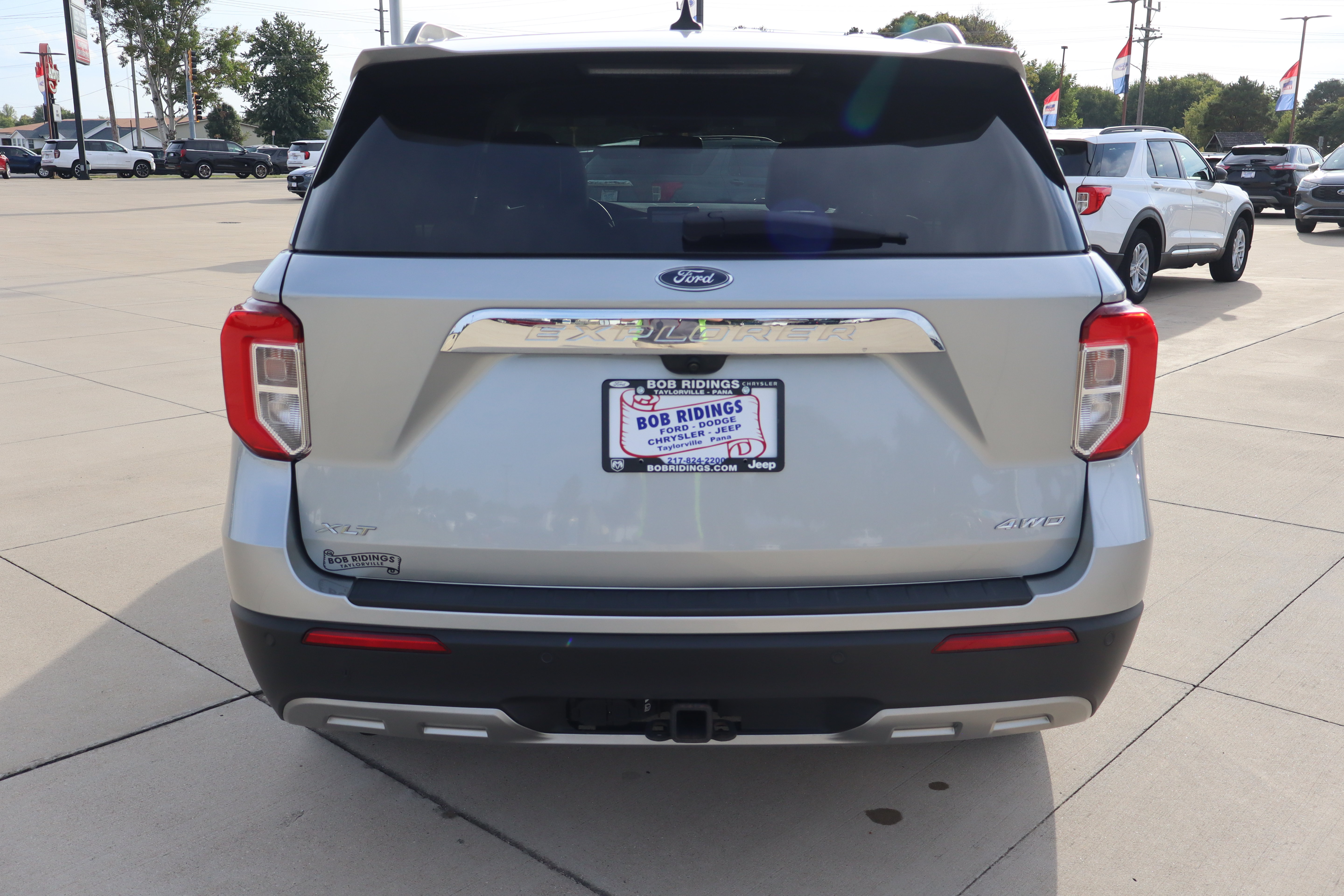 Used 2024 Ford Explorer XLT w/ Equipment Group 202A AWD/4WD image 7
