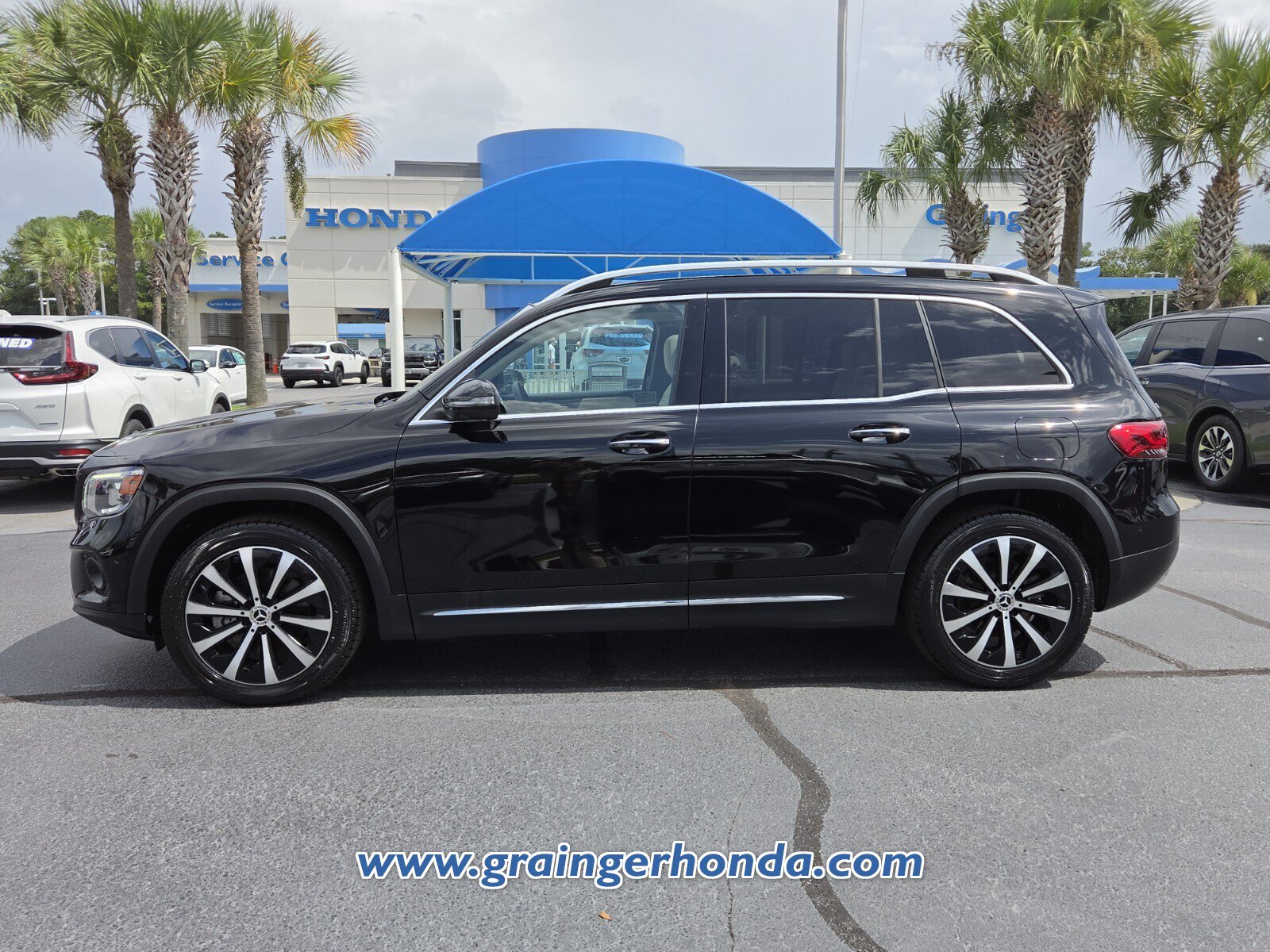 Used 2021 Mercedes-Benz GLB 250 image 2