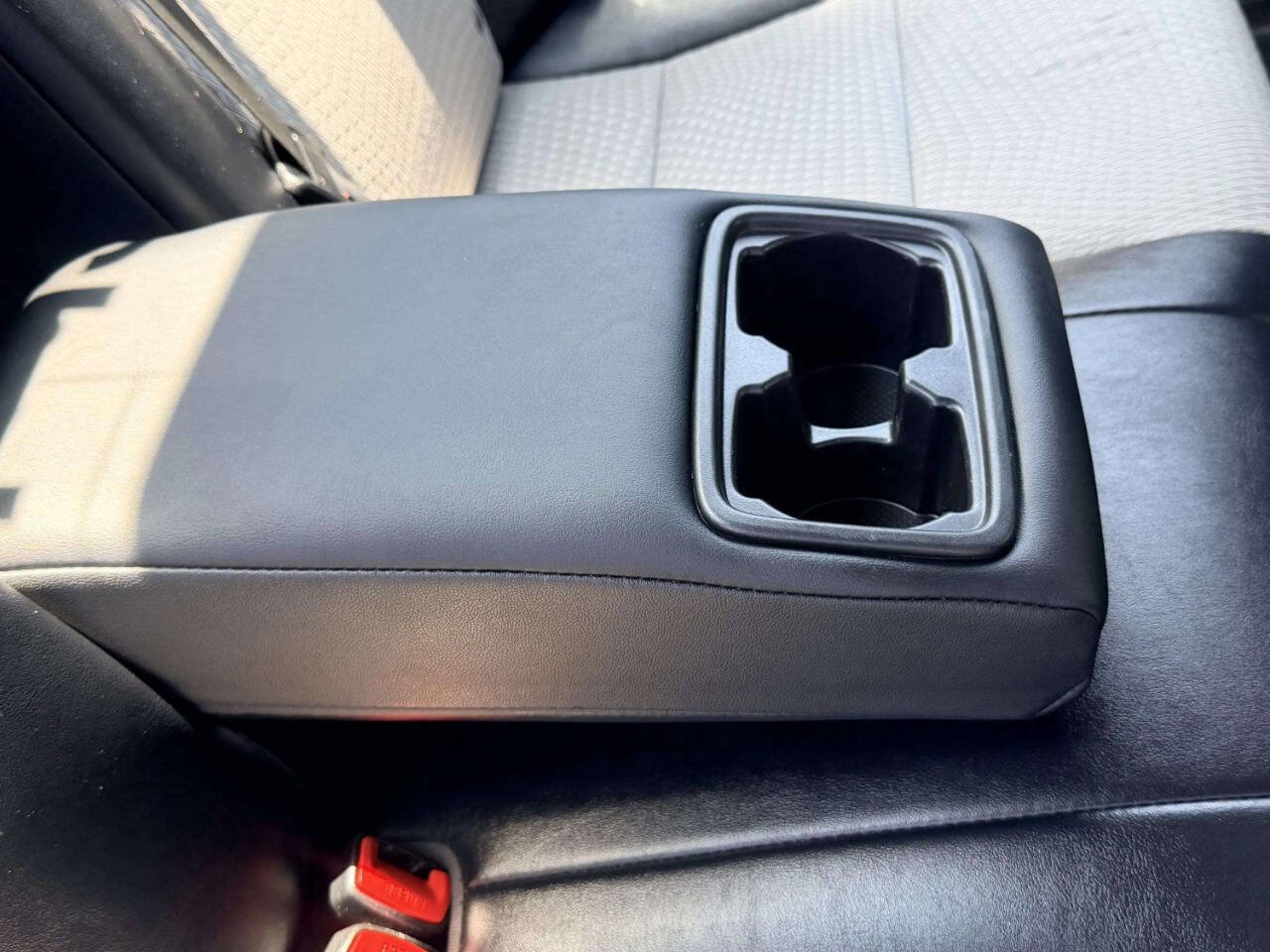 Used 2014 Toyota Camry SE FWD image 25