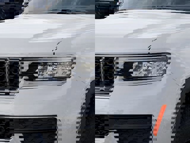 New 2026 Jeep Grand Cherokee Altitude image 10