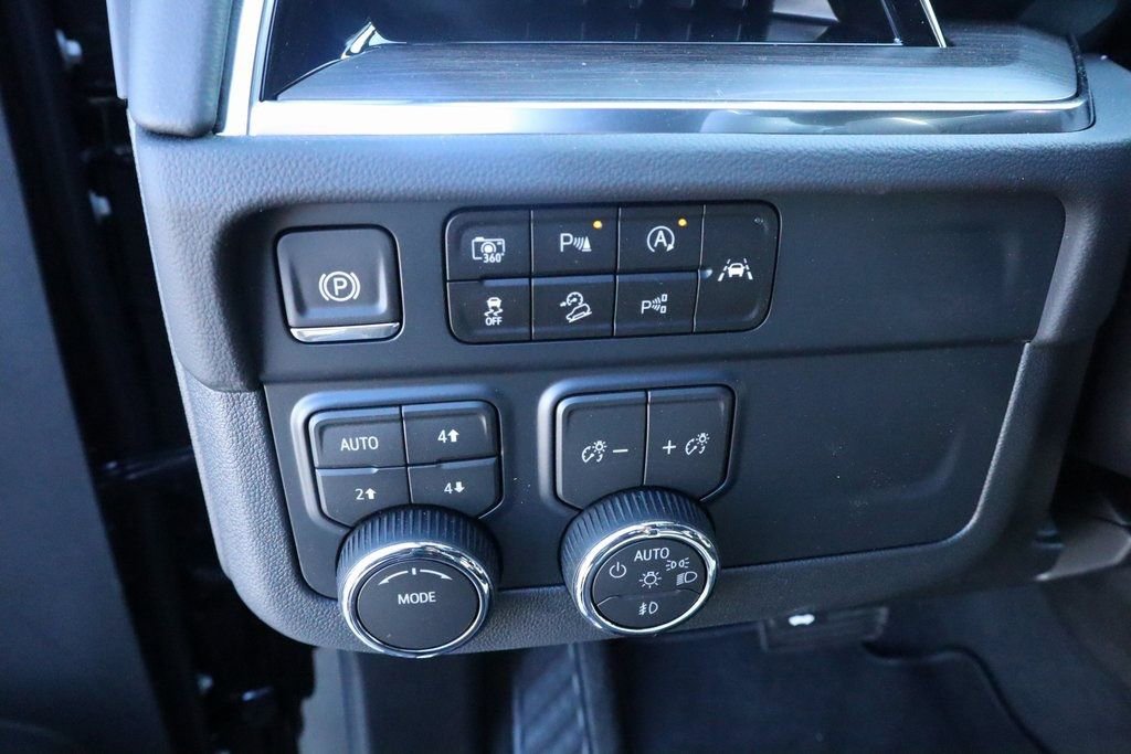 New 2026 Chevrolet Suburban Z71 w/ Comfort Package image 11