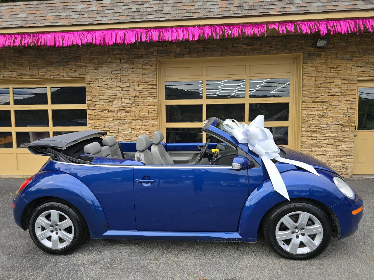 Used 2007 Volkswagen Beetle 2.5L Convertible image 5