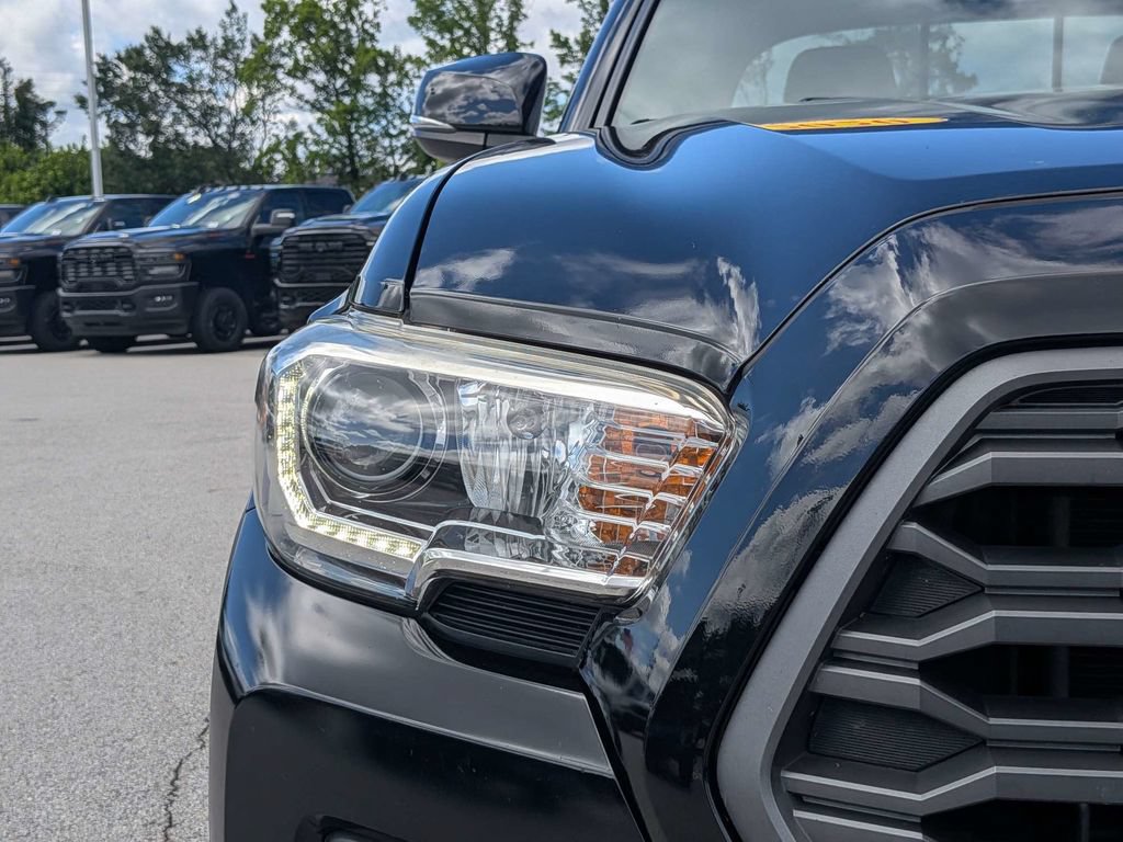 Used 2020 Toyota Tacoma TRD Off-Road AWD/4WD image 10