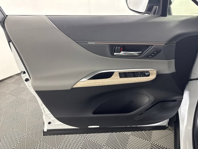Certified 2024 Toyota Venza XLE AWD/4WD image 29