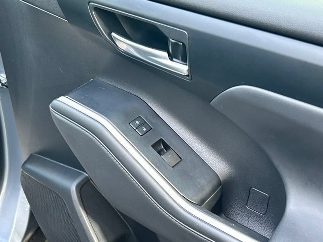 Used 2022 Toyota Highlander XLE AWD/4WD image 36