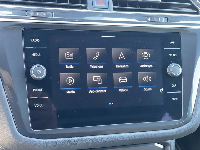 Used 2023 Volkswagen Tiguan SE AWD/4WD image 10