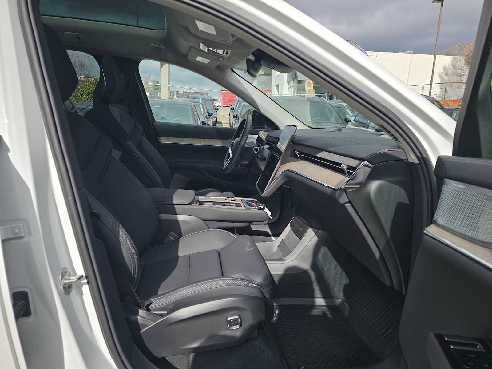 Certified 2025 Volvo EX90 Ultra image 12