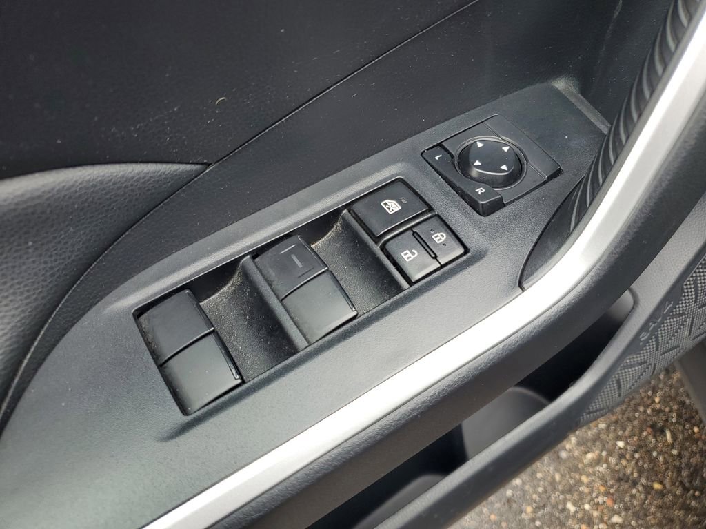 Used 2022 Toyota RAV4 LE image 20