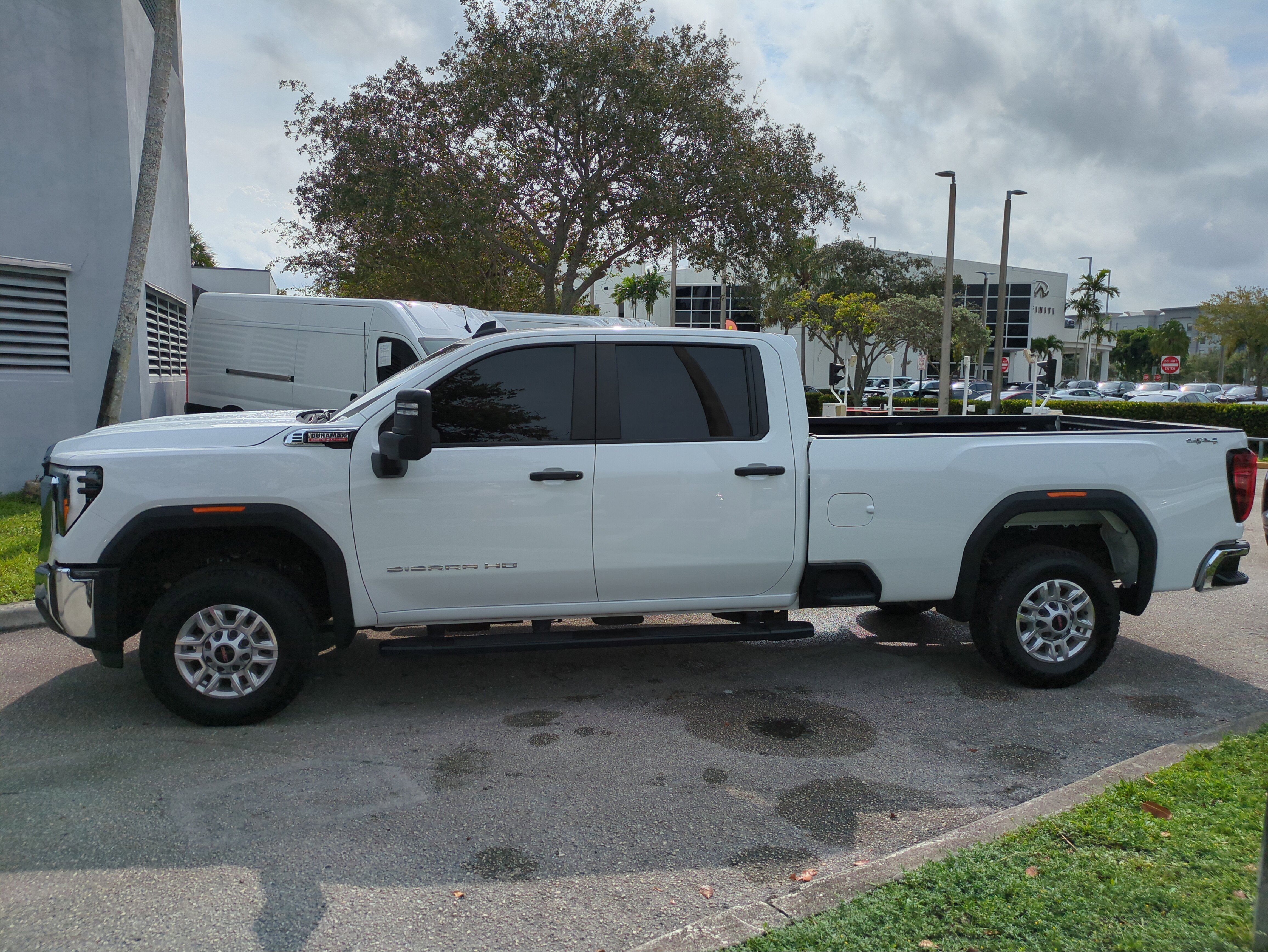 Used 2024 GMC Sierra 2500 Pro w/ Convenience Package image 8