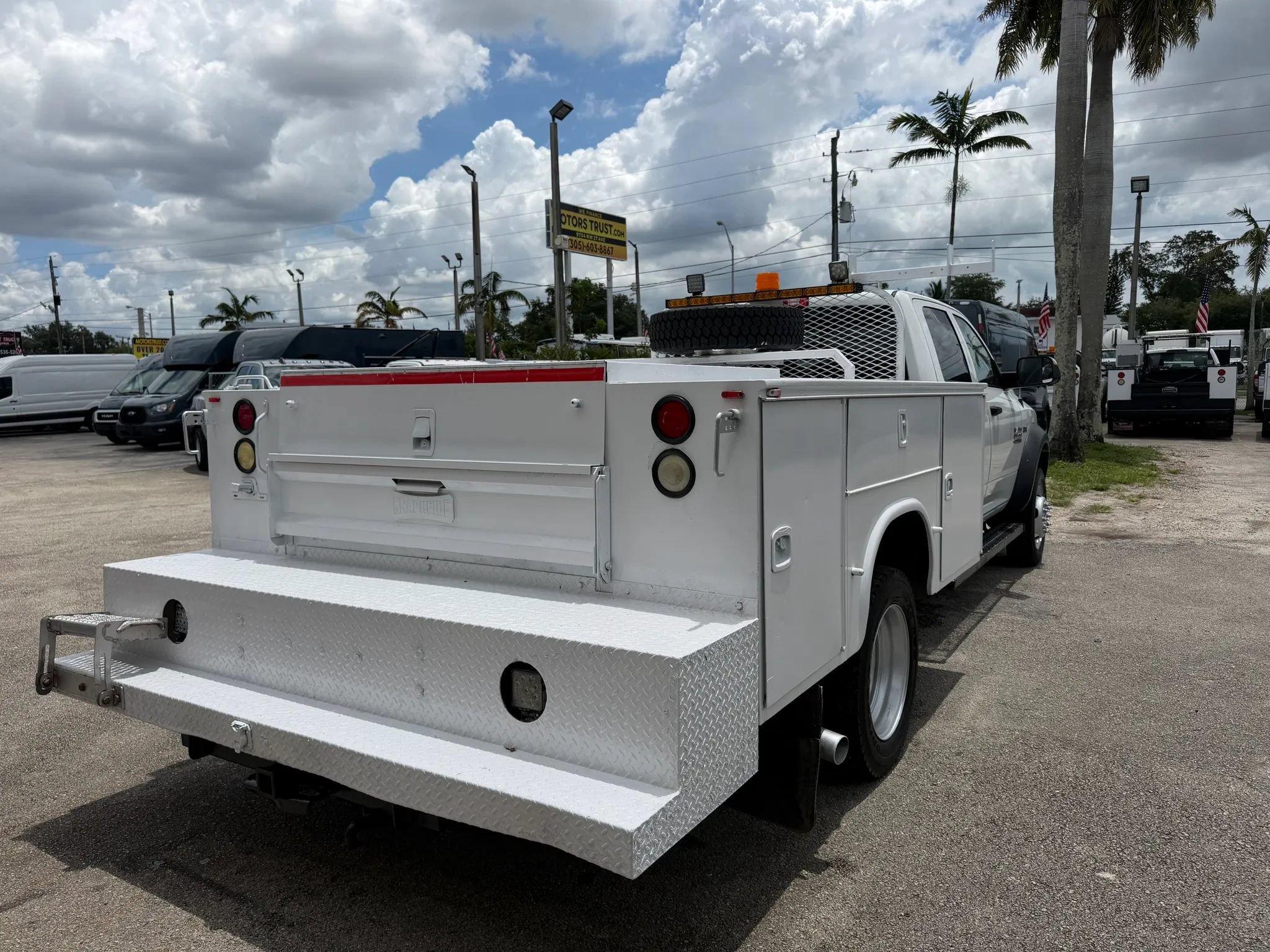 Used 2017 RAM 5500 4x4 Crew Cab Tradesman w/ Payload Upgrade Package image 9
