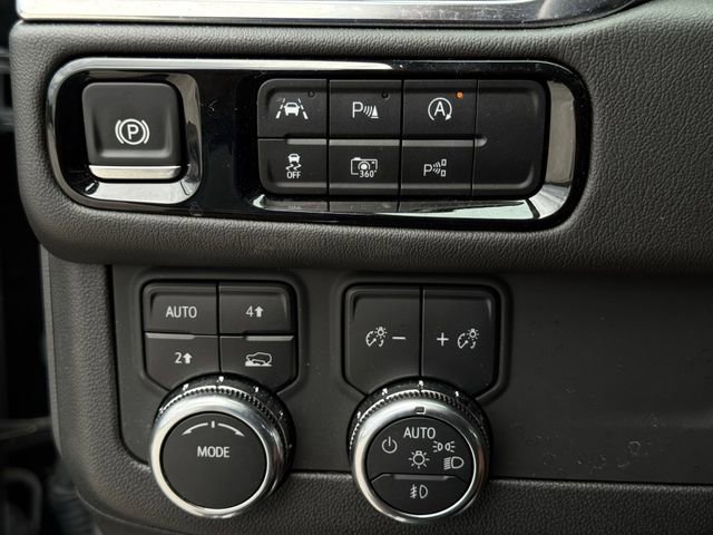 Used 2025 GMC Yukon Denali AWD/4WD image 23