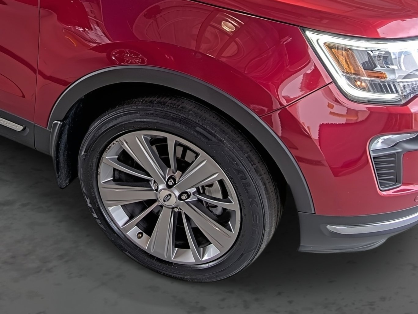 Used 2018 Ford Explorer Limited w/ Ford Safe & Smart Package AWD/4WD image 14