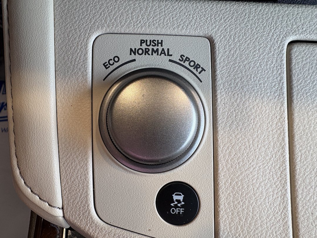 Used 2016 Lexus ES 350 w/ Luxury Package w/Wood Trim FWD image 20