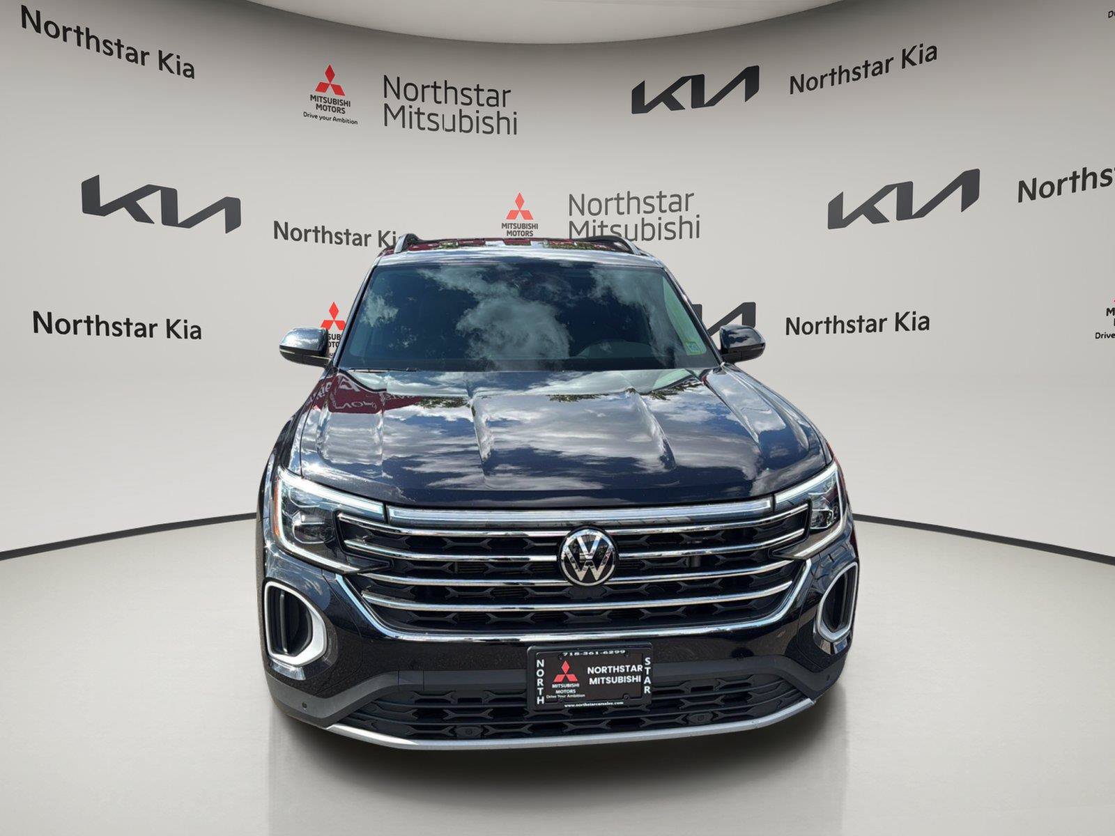Used 2025 Volkswagen Atlas SE AWD/4WD image 12