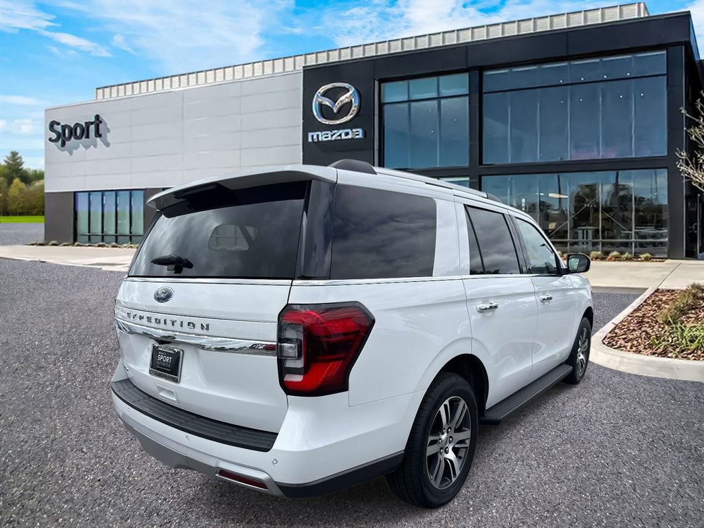 Used 2024 Ford Expedition Limited image 3