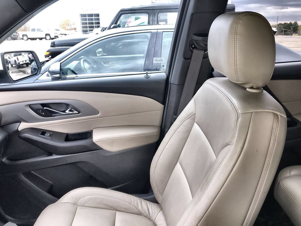 Used 2023 Chevrolet Traverse LT w/ LPO, Floor Liner Package FWD image 22