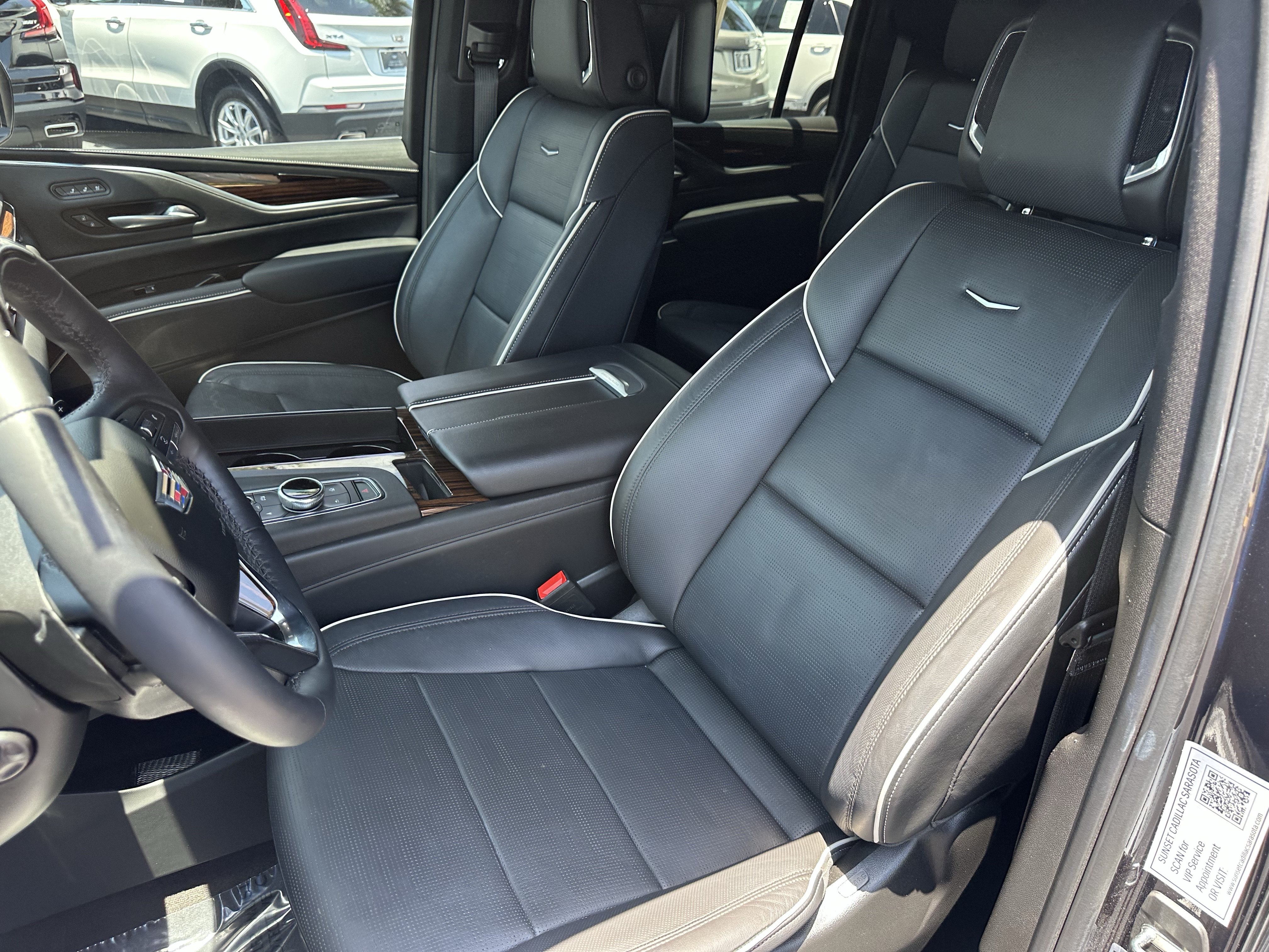 Used 2023 Cadillac Escalade ESV Premium Luxury AWD/4WD image 21